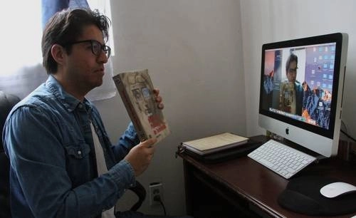 Uno de los factores que potencializan el uso de aparatos electrónicos son “las reuniones virtuales, el teletrabajo y la educación en línea. Foto Cuartoscuro