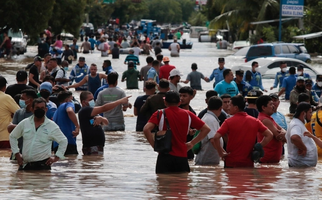 En 2020, más de 200 personas murieron en Centroamérica por los huracanes Eta e Iota. La imagen, en Honduras el 5 de noviembre del año pasado. Foto Ap