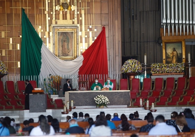 Fieles católicos en la Basílica de Guadalupe. Foto Guillermo Sologuren /Archivo