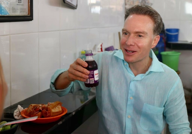 Manuel Velasco en una taquería de Guadalajara. Foto tomada de su cuenta de twitter