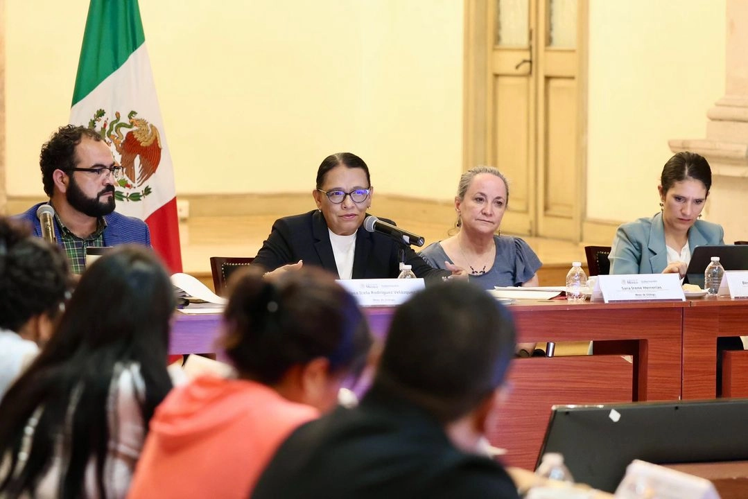 Familiares de desaparecidos y autoridades gubernamentales pactaron una próxima reunión para el 28 de mayo al mediodía. Foto tomada de la cuenta de X 
