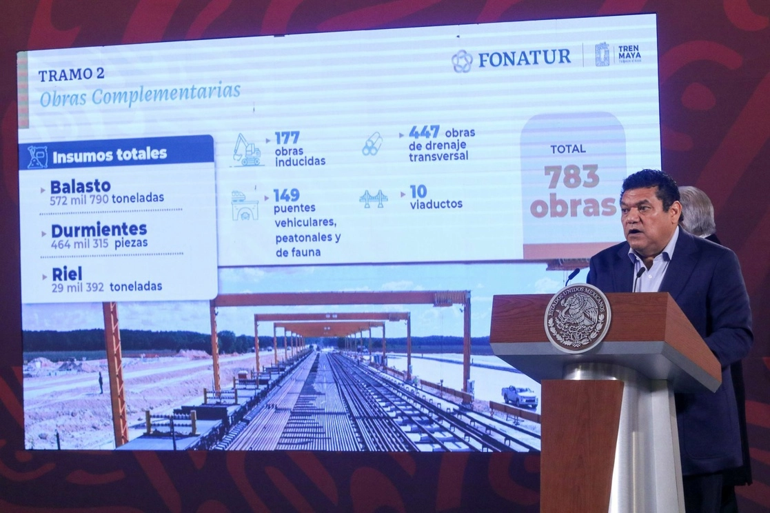 Javier May Rodríguez, director general del Fondo Nacional de Fomento al Turismo, durante la conferencia presidencial de esta mañana en la que se dieron detalles del Tramo 2 del Tren Maya. Foto Cuartoscuro 