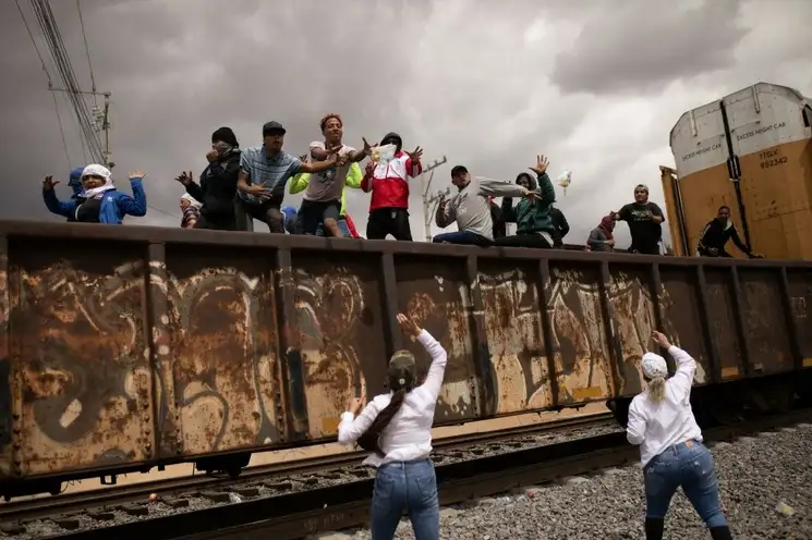 El presidente Andrés Manuel López Obrador consideró que era positivo que se detuvieran los trenes para proteger a los migrantes. Foto Cuartoscuro / Archivo