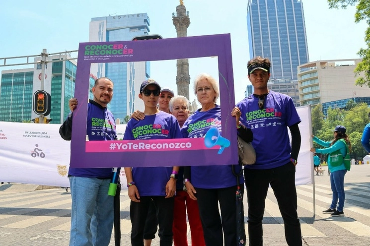 Integrantes de organizaciones de pacientes con enfermedades raras, durante una congregación en Reforma. Foto Cortesía / Cuartoscuro
