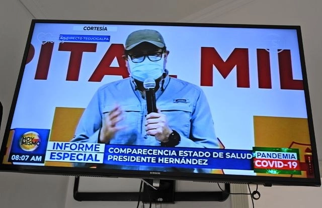 "Hemos superado una prueba" y quisiera que "ningún ser humano pase en la angustia de estar entre la vida y la muerte, como sentimos los infectados", expresó el presidente hondureño Juan Orlando Hernández. Foto Afp 