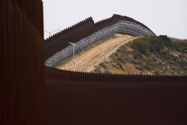 Muro fronterizo entre la ciudad de Tijuana, BC y San Diego, California. Foto 