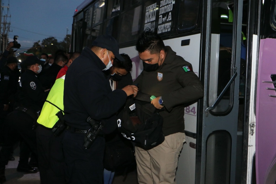 Operativos de revisión en el transporte público del Edomex. Foto La Jornada / Archivo