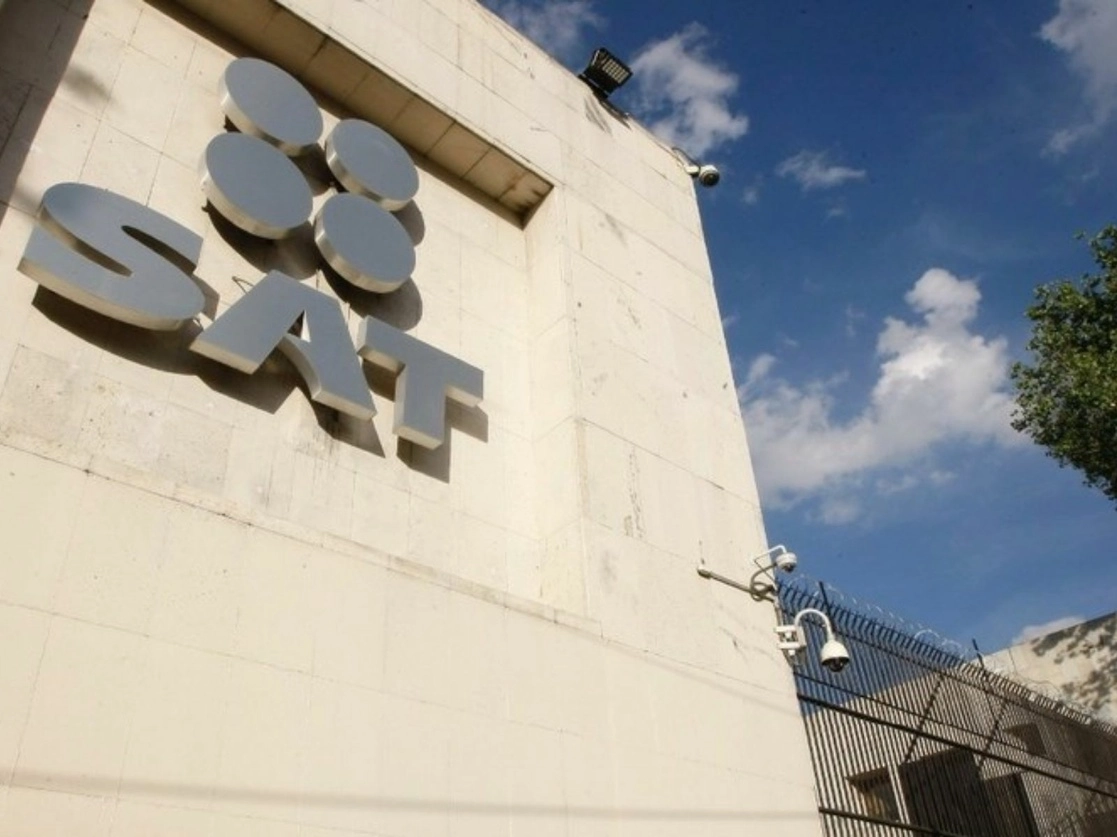 El SAT es una de las instancias que menos ha resentido la crisis durante 2020. Foto Roberto García Ortiz / Archivo 