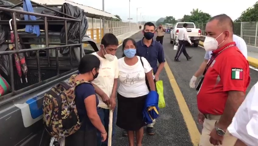 Grupos Beta del INM de Ixtepec, Oaxaca, y Arriaga, Chiapas, trasladaron a la frontera con Guatemala a un migrante para reunirlo con su familia. Foto tomada del Twitter @INAMI_mx