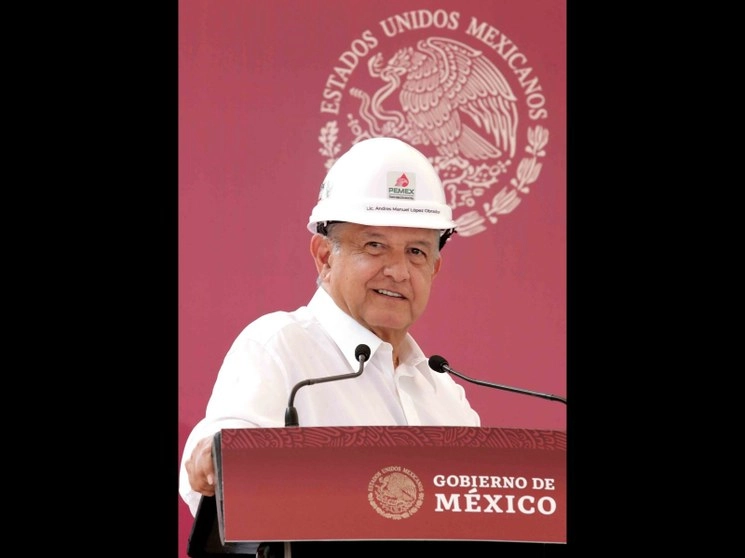 “En el caso de Salamanca, como complemento de las obras, se busca dar mayor seguridad a la entidad y a la refinería”, señaló el presidente Andrés Manuel López Obrador. Foto Presidencia