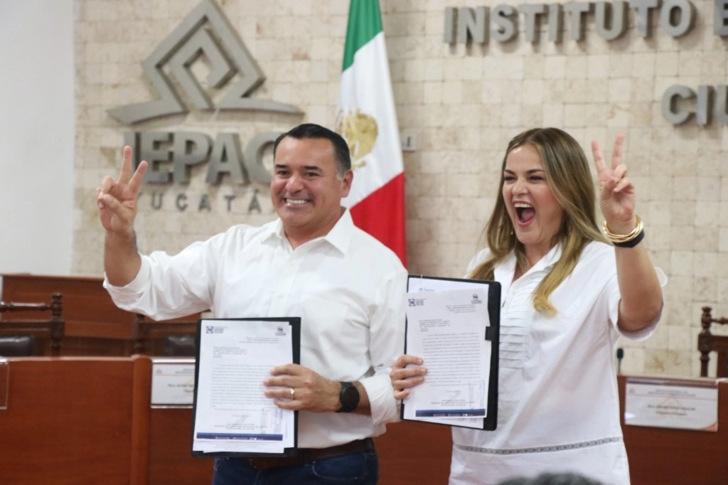 Renán Barrera y Cecilia Patrón se registraron como candidatos de la coalición PAN-PRI-Nueva Alianza en Yucatán. Foto Luis Boffil