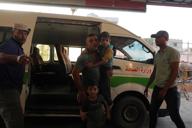 Los trabajadores de salud de Gaza llevan meses advirtiendo de la posibilidad de un brote de polio, mientras se recrudece la crisis humanitaria. Foto Afp