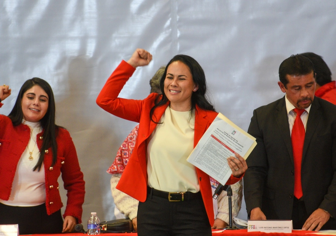 Alejandra del Moral, de 39 años y quien inició su carrera política con Arturo Montiel, y después se integró al gabinete de Enrique Peña Nieto en Edomex, se registró este martes 17 de enero como aspirante a la gubernatura del Estado de México por el PRI. Foto Cuartoscuro