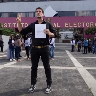 El actor Eduardo Verástegui tras registrarse como candidato independiente. Foto tomada de redes sociales