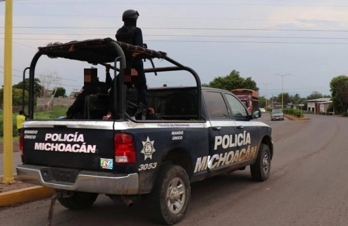 A la altura de San Antonio Labor fueron localizados los restos de dos hombres, informaron fuentes policiales. Foto Twitter @MICHOACANSSP / archivo