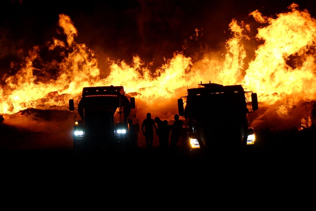 Perpectiva del incendio en el Aserradero El Grande en la comunidad de Santo Domingo Ajoloapan. Foto 