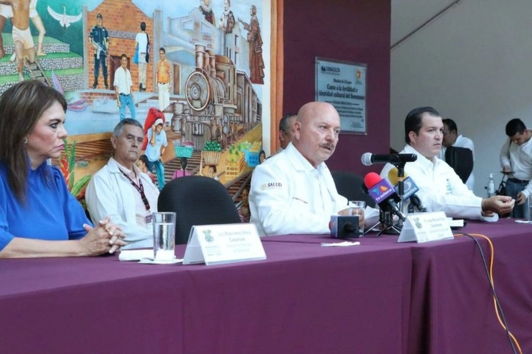 José Manuel Cruz Castellanos (centro), secretario de Salud del estado. Foto tomada de la página de internet de la dependencia