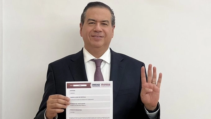 El subsecretario de Seguridad Publica federal, Ricardo Mejía Berdeja tras su registro. Foto tomada de la cuenta de Twitter @RicardoMeb 
