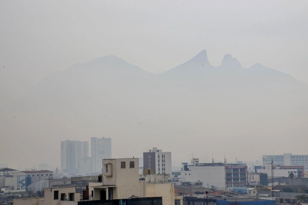 De acuerdo con las Secretaría del Medio Ambiente, durante la mañana predominó la calidad del aire buena y aceptable en la ZMM, excepto en las estaciones Apodaca y Escobedo. Foto Cuartoscuro