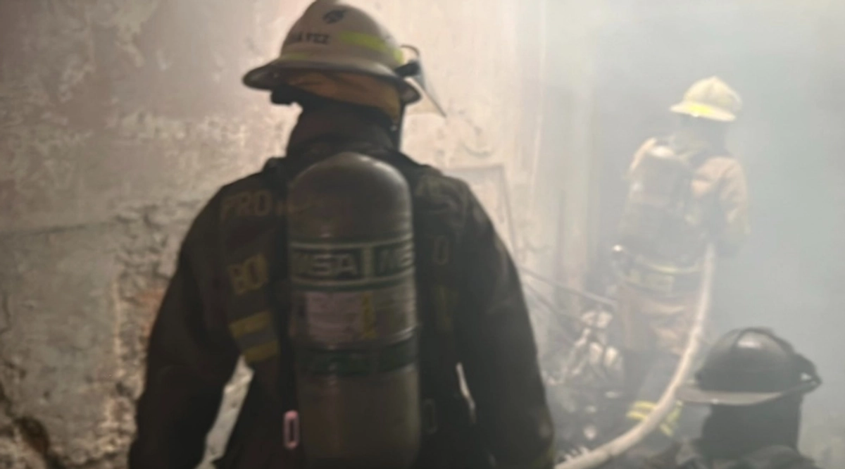 La situación fue controlada por personal de Protección Civil que llegó al punto ubicado sobre la calle Ramón Corona a su cruce con Pedro Moreno. Foto 