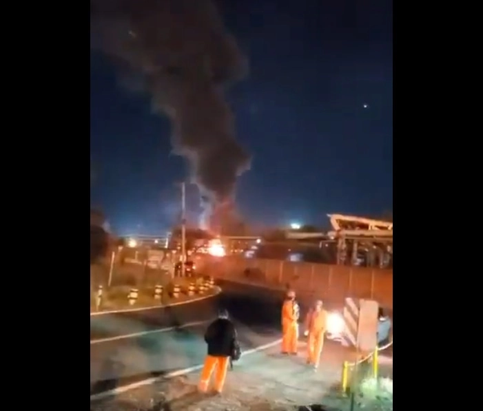 Hasta el momento, las autoridades de Petróleos Mexicanos no han brindado más información sobre lo ocurrido. Foto videos difundidos en redes socailes

