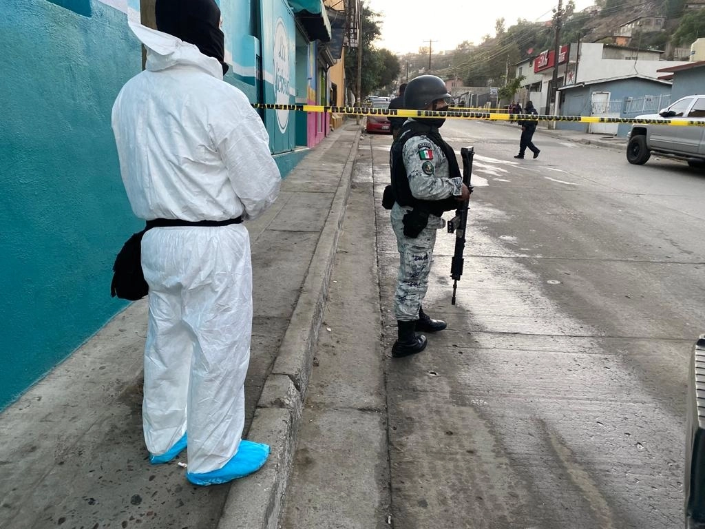 Trascendió que los sicarios dejaron un mensaje de advertencia a grupos delictivos que operan en la zona y abandonaron el lugar del multihomicidio. Foto La Jornada