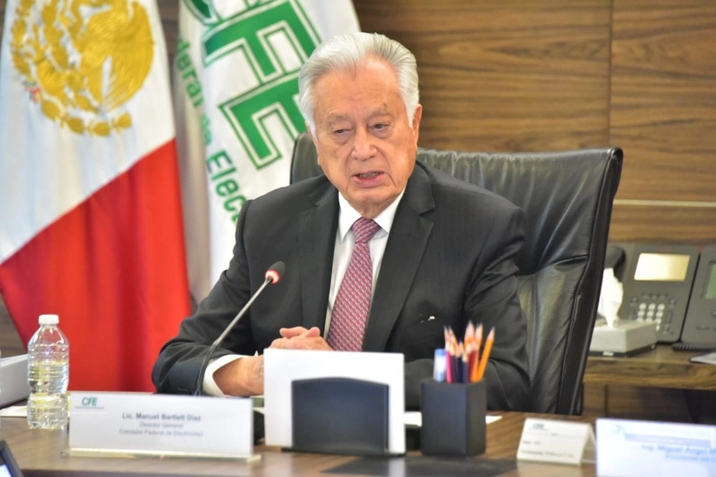 El director general del CFE,  Manuel Bartlett durante la sesión Ordinaria del Consejo de Administración. Foto tomada de la cuenta de X @CFEmx