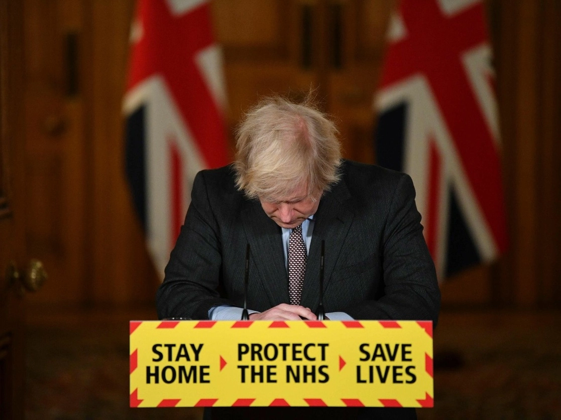 "Lamento profundamente cada una de las vidas que se han perdido" por coronavirus, señaló el primer ministro Boris Johnson, el 26 de enero de 2021. Foto Pool vía Afp 