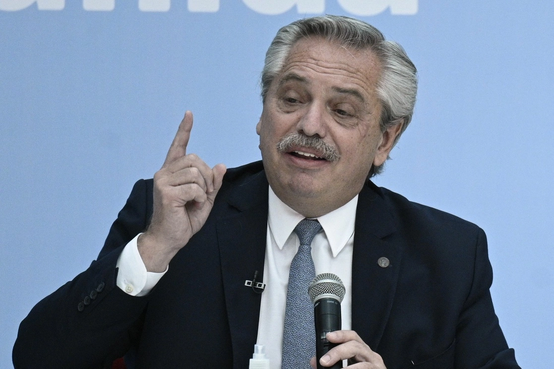 El Grupo de Lima ha llevado a que se adoptaran "posiciones” que el gobierno del presidente Alberto Fernández “no ha podido ni puede acompañar”. En la imagen, el mandatario argentino durante conferencia de prensa, el 23 de marzo de 2021. Foto Afp 