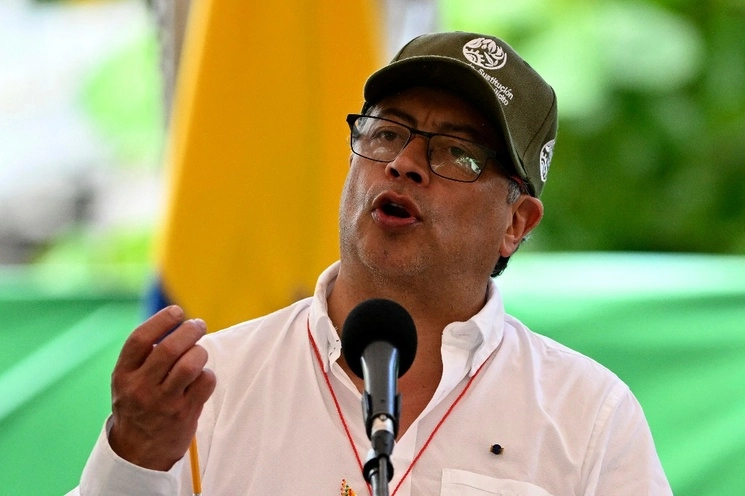 El presidente de Colombia, Gustavo Petro, se retractó de su anuncio sobre el rescate de cuatro niños indígenas en la selva tras un accidente de avioneta el 1 de mayo. Foto Afp / Archivo