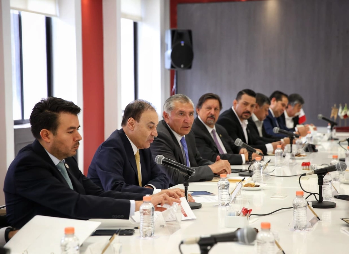 A la reunión, encabezada por el secretario de Gobernación, Adán Augusto López, también asistieron el líder minero Napoleón Gómez Urrutia y el gobernador de Sonora, Alfonso Durazo. Foto Segob
