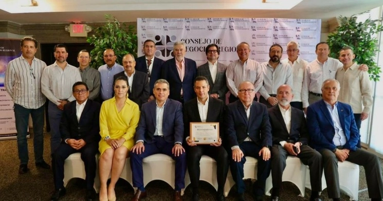 Los empresarios acudieron a escuchar las propuestas del priísta. Foto Carlos Figueroa