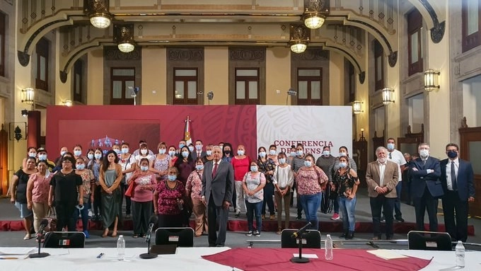 El presidente Andrés Manuel López Obrador se reunió con familiares de 39 de los 65 mineros que fallecieron al interior de la mina de Pasta de Conchos -operado por el Grupo México - en un accidente ocurrido en febrero de 2006 en la región de Nueva Rosita, Coahuila. Foto tomada de la cuenta en Twitter @lopezobrador_