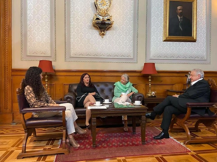 El presidente López Obrador estuvo acompañado de las secretarias de Gobernación, Olga Sánchez Cordero y del Trabaja Luisa María Alcalde. Foto tomada del perfil de Facebook de Susana Prieto Terrazas