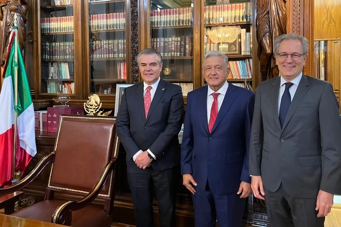 Francisco Cervantes, presidente del Consejo Coordinador Empresarial; el presidente López Obrador y Antonio Del Valle, titular del Consejo Mexicano de Negocios. Imagen tomada de https://twitter.com/lopezobrador_