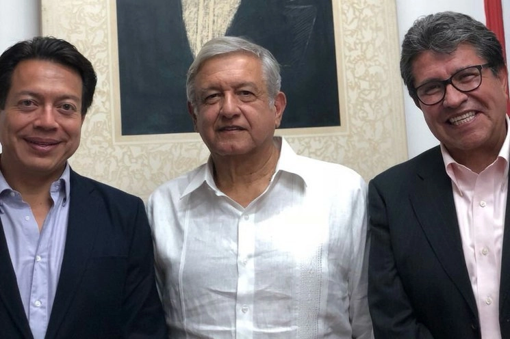 Los coordinadores de los diputados y senadores de Morena, Mario Delgado y Ricardo Monreal, con el presidente Andrés Manuel López Obrador, en imagen de archivo. Foto tomada del Twitter @lopezobrador_