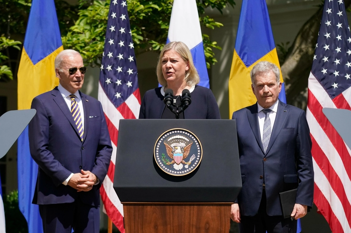 El presidente estadunidense, Joe Biden, se reunió con la primera ministra sueca, Magdalena Andersson, y el presidente finlandés, Sauli Niinistö, en la Casa Blanca, el 19 de mayo de 2022. Foto Ap