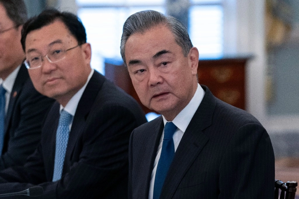 El Ministro de Relaciones Exteriores de China, Wang Yi, durante una reunión bilateral con el Secretario de Estado, Antony Blinken, en el Departamento de Estado de Washington, el viernes 27 de octubre de 2023. Foto Ap