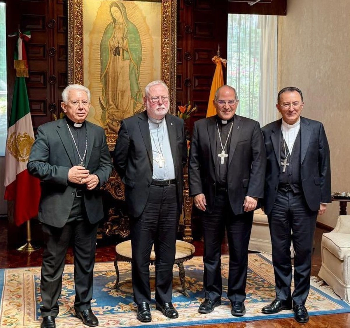 Representantes de la CEM junto con el secretario del Vaticano para las Relaciones con los Estados y las Organizaciones Internacionales, Paul Richard Gallagher. Foto tomada de la cuenta de X
