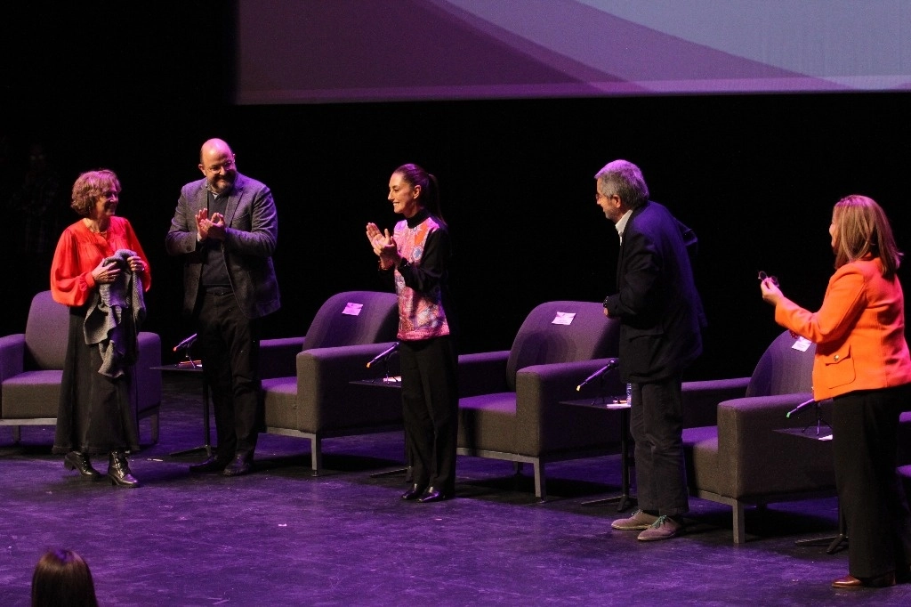 Claudia Sheinbaum candidata de Morena a la Presidencia de México en el Centro de Artes Escénicas de la UdeG. Foto Arturo Campos
