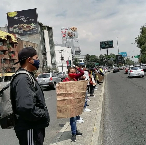 Integrantes de la dirigencia de la Coordinadora Nacional de Trabajadores de la Educación (CNTE) se reúnen con el secretario de Educación Pública, Esteban Moctezuma, como parte de la reactivación de las mesas de negociación con el gobierno federal. Foto cortesía 'La Jornada'