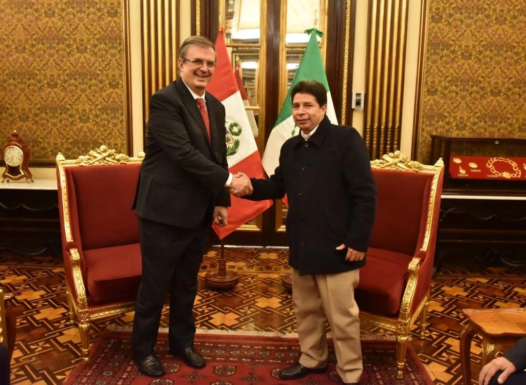 El canciller Marcelo Ebrard y el presidente de Perú, Pedro Castillo, el 4 de agosto de 2022. Foto tomada del Twitter de @m_ebrard