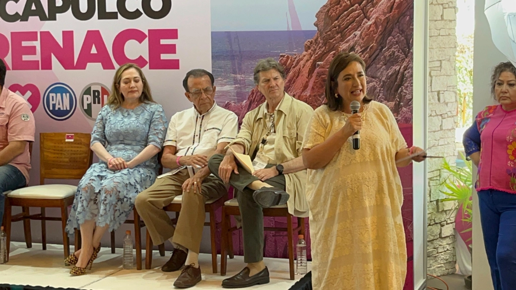 La aspirante presidencial se reunió con empresarios hoteleros del puerto de Acapulco. Foto Néstor Jiménez