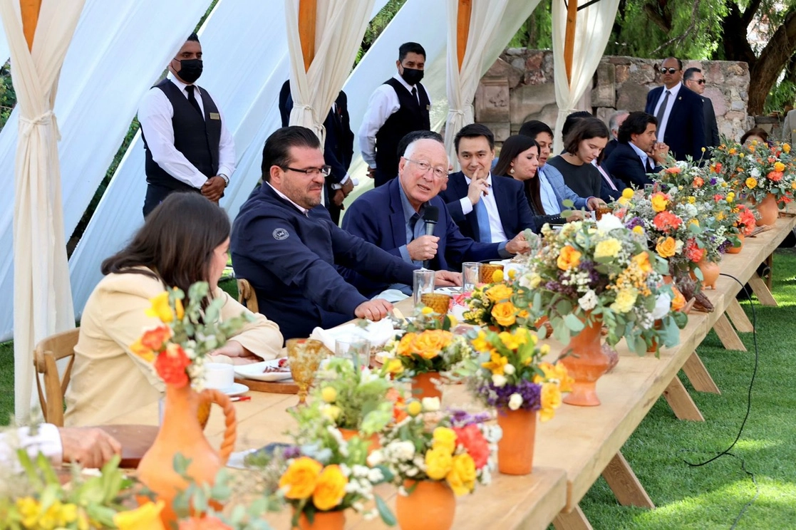 El embajador durante su visita a Zacatecas. Foto tomada de su cuenta de twitter