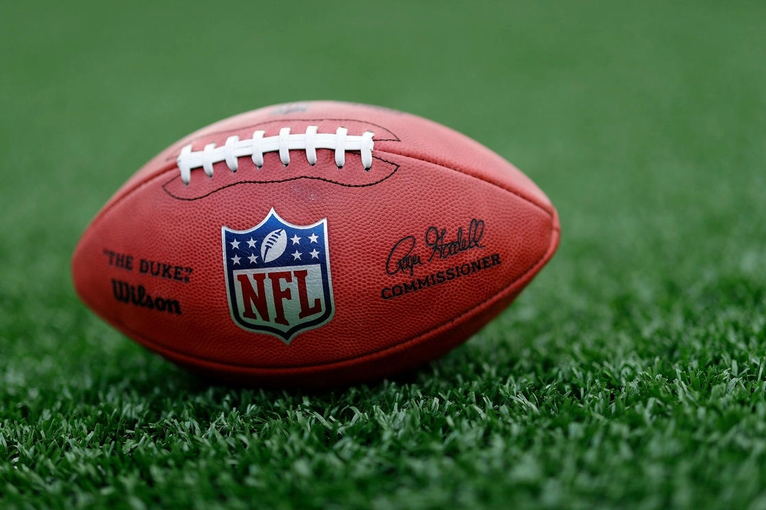 Balón de futbol americano en imagen de archivo. Foto tomada de la página de Facebook @NFL