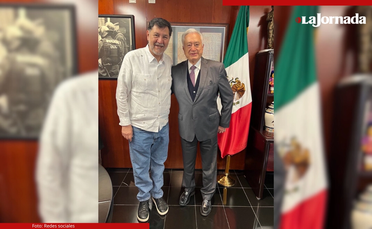 El presidente del Senado, Gerardo Fernández Noroña (izq) junto con el ex titular de CFE, Manuel Bartlett Díaz (der). Foto