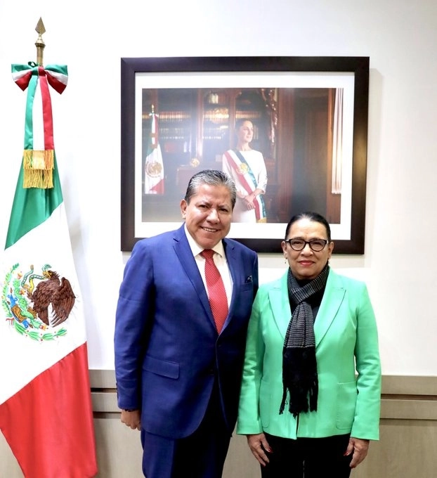 La titular de Segob, Rosa Icela Rodríguez (der) junto con el gobernador de Zacatecas, David Monreal (izq). Foto tomada de la cuenta de X @rosaicela_
