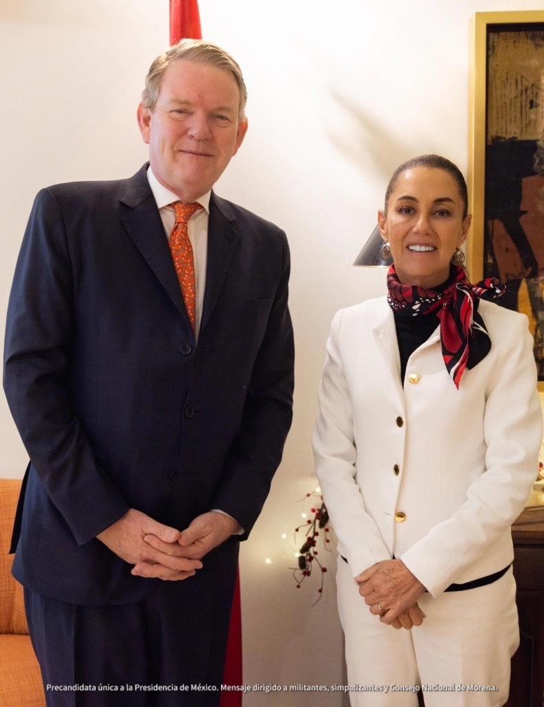 El embajador canadiense Graeme C. Clark y la precandidata de Sigamos Haciendo Historia, Claudia Sheinbaum. Imagen tomada de https://twitter.com/Claudiashein