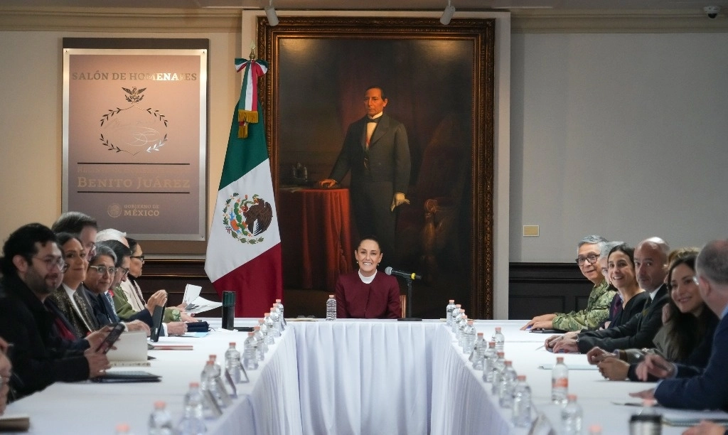 La presidenta Claudia Sheinbaum (c) durante la reunión. Foto tomada de la cuenta de X @Claudiashein