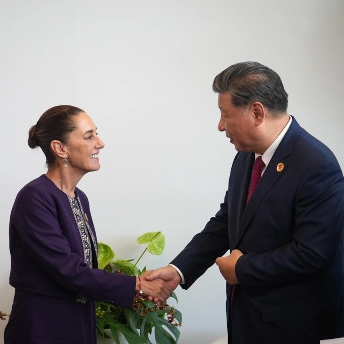 Como parte de la agenda de la presidenta Claudia Sheinbaum en la Cumbre G20, saludó al presidente de China Xi Jinping. Foto @Claudiashein
